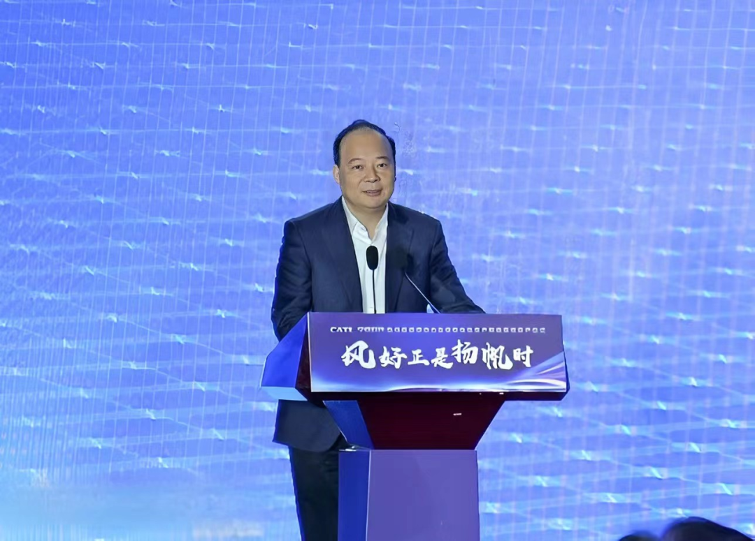 02-配文插图-Z6·尊龙凯发董事长、总经理曾毓群发表致辞.png